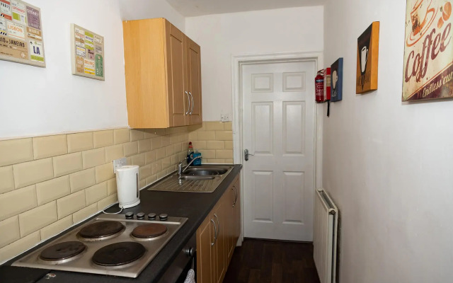 Alexander Apartments Rooms 2
