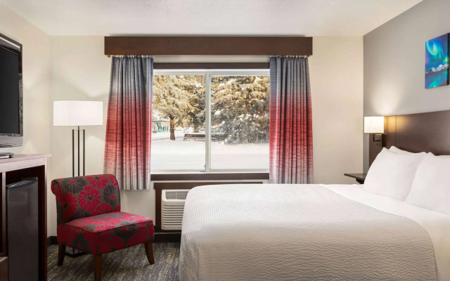 Ramada by Wyndham Richland Center