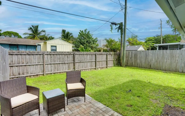 Pet-friendly Jupiter Townhome, 6 Mi to Beaches!