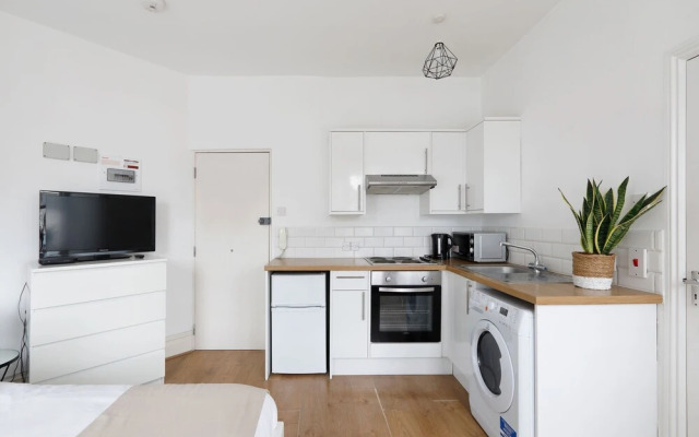Bright Cosy Studio Perfect Base