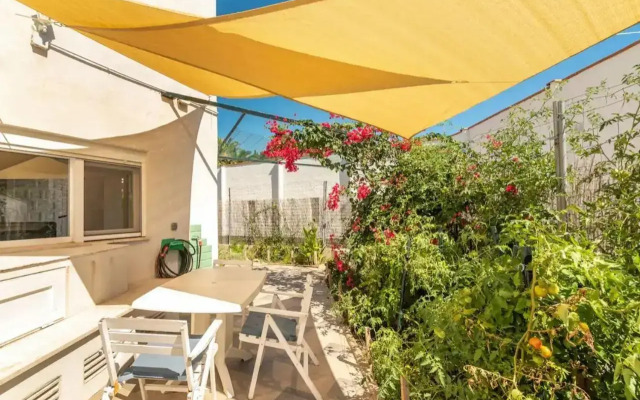 Can Juancho: casita de playa en la Costa dorada