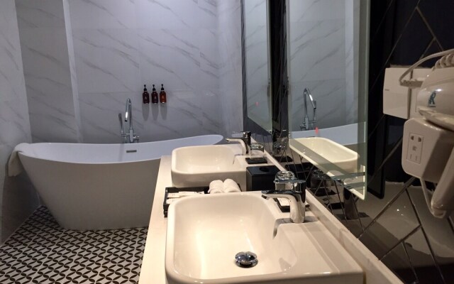 Rex Quang Binh Hotel