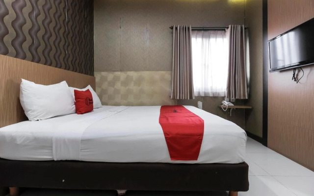 RedDoorz Plus @ Tuparev Cirebon
