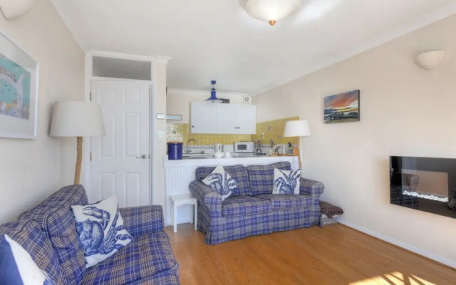 6 Bay View Court