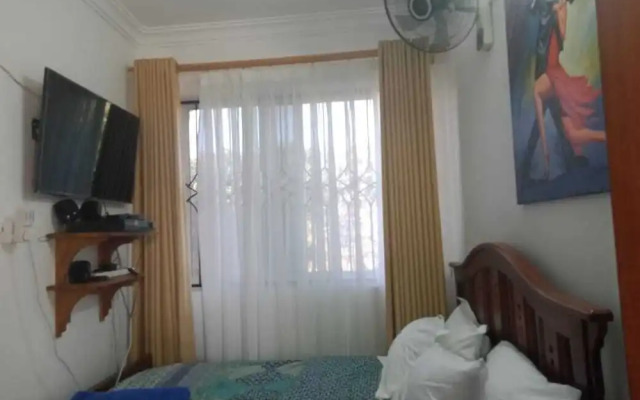 Lux Suites Royal Palm Studio Apartment