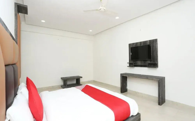 Capital O 22956 Hotel Grand Residency