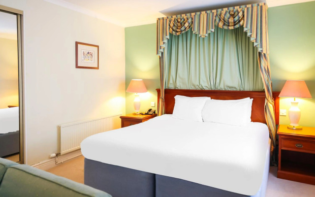 OYO Tong Park Hotel