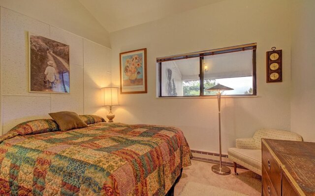 Alpenrose 303 2 Bedroom Condo by RedAwning