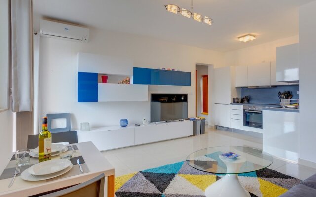 Centric and Spacious Apartment With Wifi and Balcony