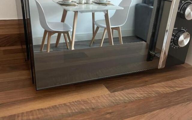 #0202 One Bedroom serviced apartment-Free parking