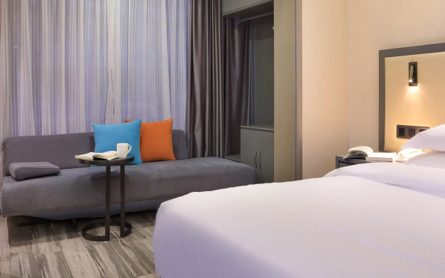 Wing Hotel Guilin - Central Square