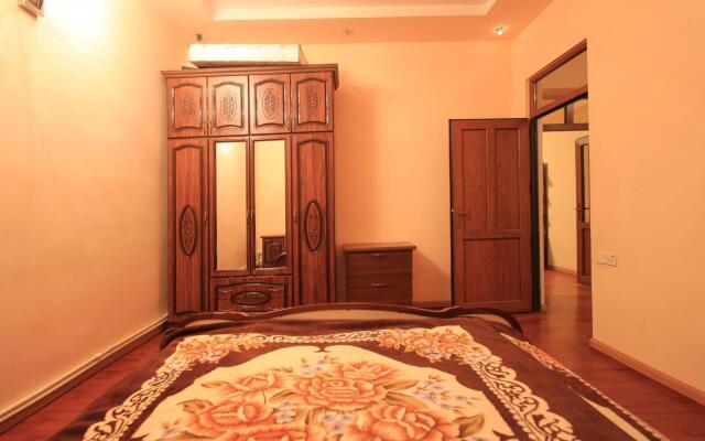 FlatsInYerevan - Apartments on Tpagrichner Street
