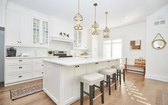 Lakeview Luxury Retreat