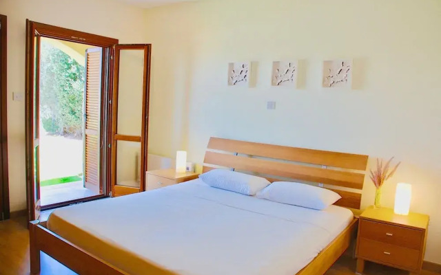 Charming 3 bedroom villa 'EZ02' with beautiful views, communal pool and resort facilities, Zephyros Village on Aphrodite Hills Resort