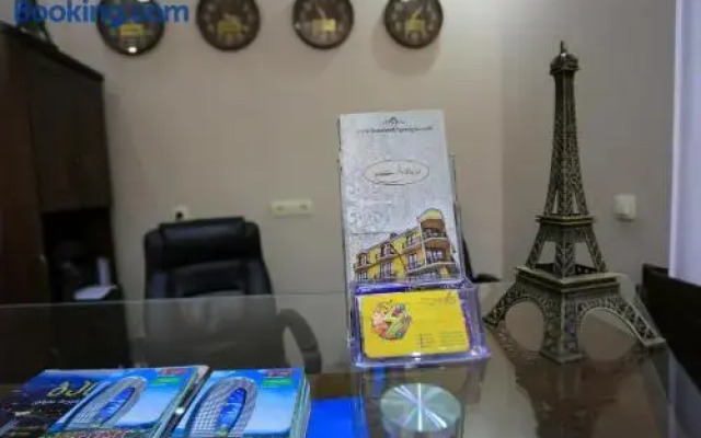 Eiffel Hotel