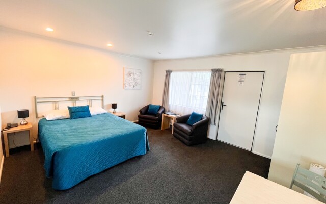 Camelot Motor Lodge 2004