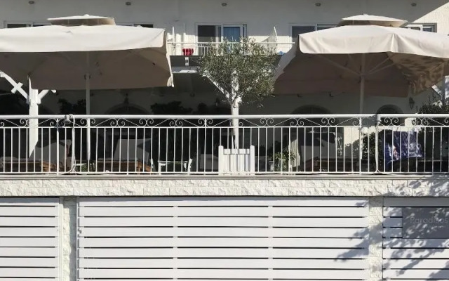 Paradisos Hotel