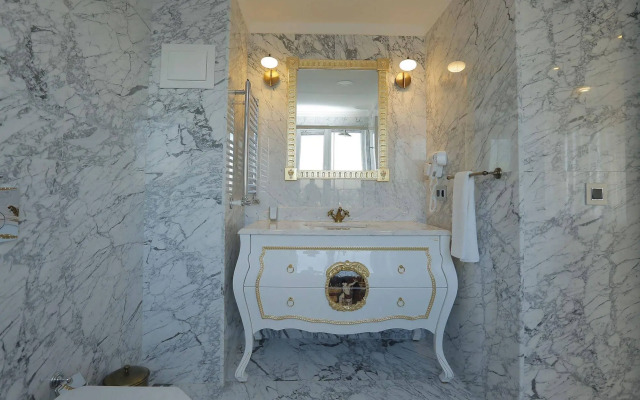 Art Nouveau Pera
