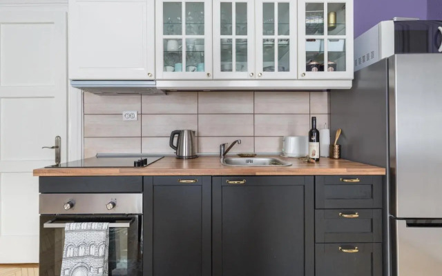 Eclectic Luxury & Spacious 2BR AC Apt in Center