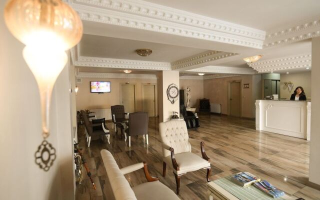 Egas Hotel