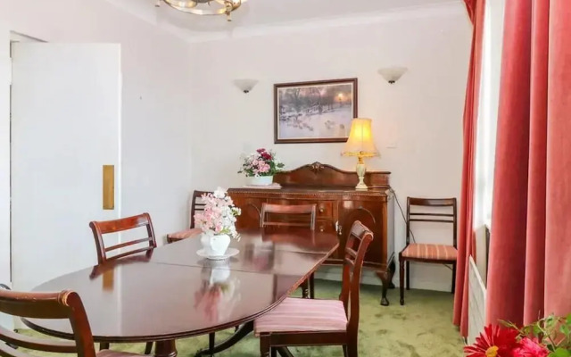 Bay View Esplanade Apartment Overlooking Harbour