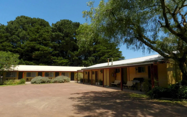 Twelve Apostles Motel & Country Retreat