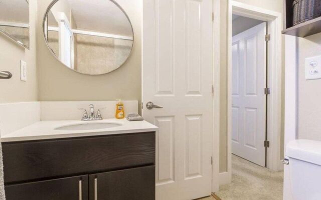 Furnished Washer & Dryer Near HWY 101