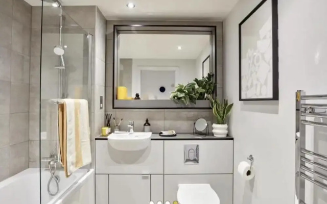 Captivating 2-bed Skyview Apartment in Leeds