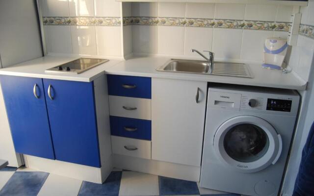 M3 904 Azul Mediterráneo bonito y confortable estudio