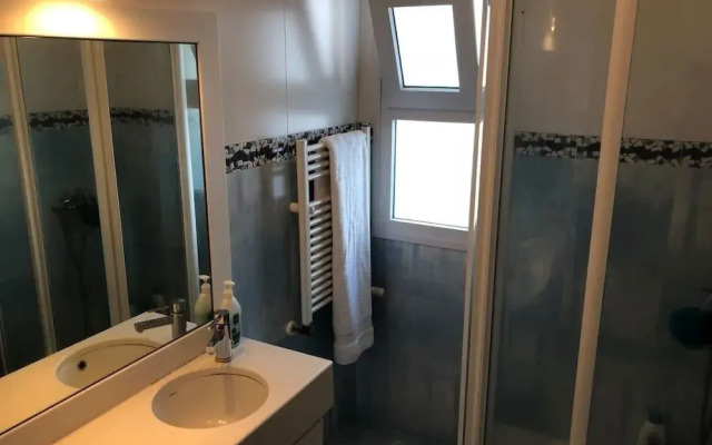 P Delgada 3-bed House, Sleeps 6, Parking & Seaview