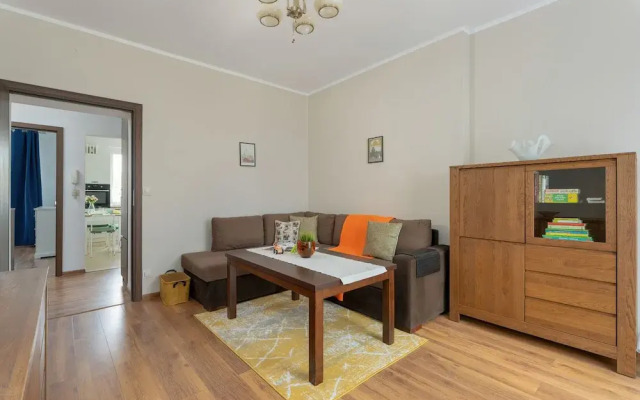 Traditional Apartment by Renters