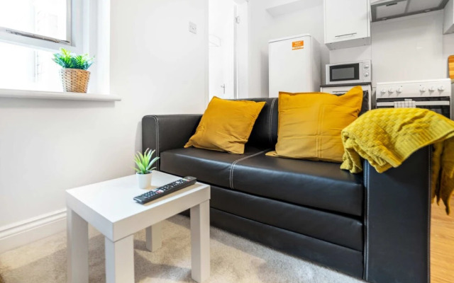 2 Bed-ground Floor-free Parking