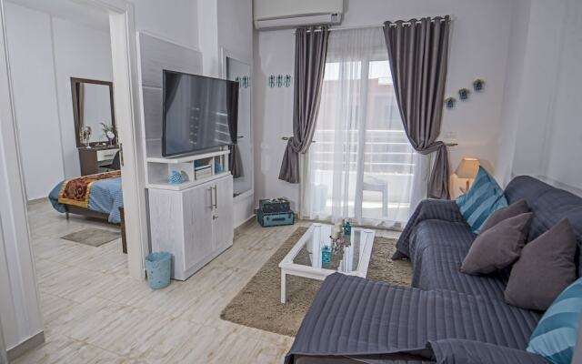 Aqua Palms Resort