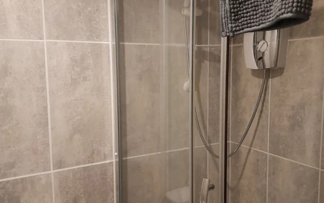 Self Contained Studio Flat in Winterton Hall