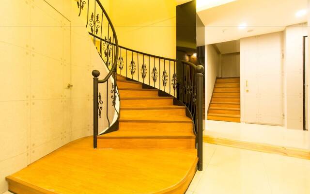Ruocing Hot Spring Hotel