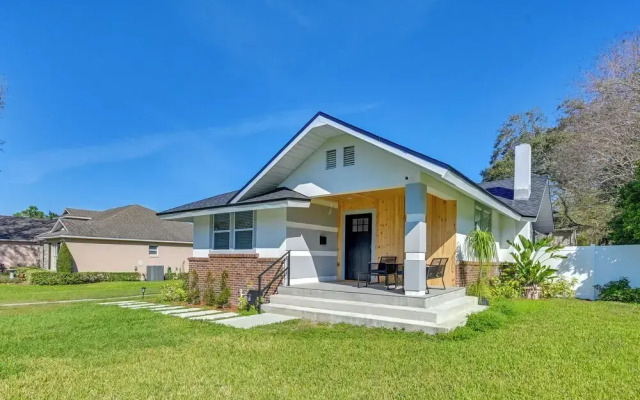 Modern Lakeland Golf Retreat w/ Putting Green