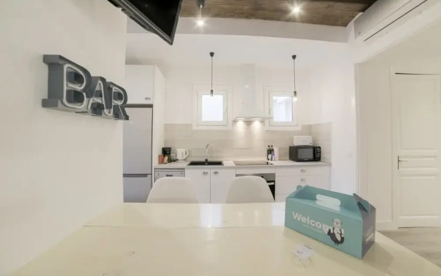 Modern & Chic 2 Bed Apt in Lesseps