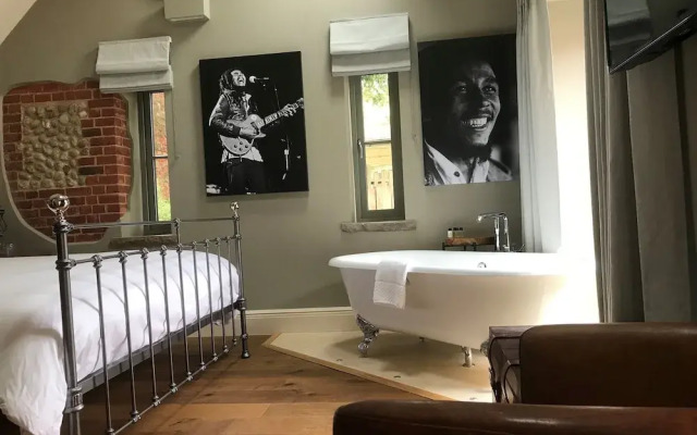 NoTwenty9 Bar and Restaurant