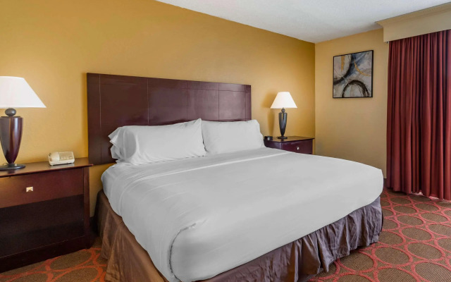 Holiday Inn Fayetteville-I-95 South