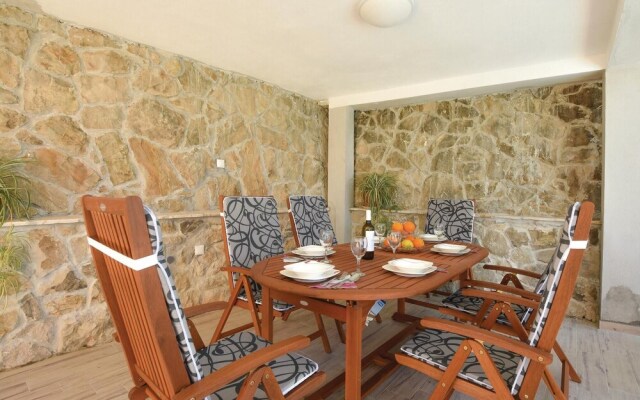 Amazing Home in Podstrana With Wifi and 3 Bedrooms
