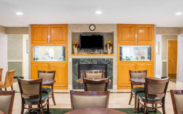 Econo Lodge Raleigh near Walnut Creek Amphitheatre