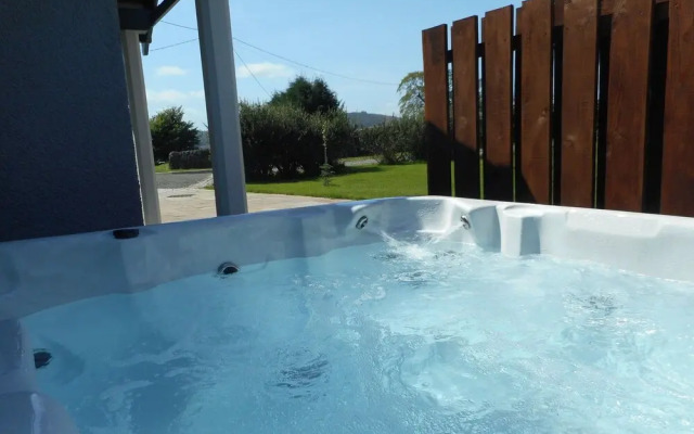 Chauffeur's Cottage with Hot Tub, Glenshee