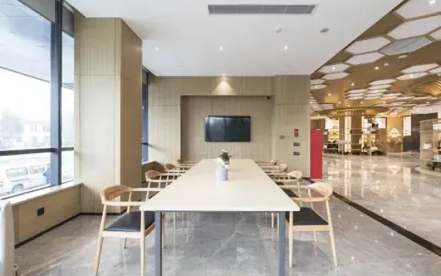 Zhengzhou Zijingshan Park Jinshui Road Atour Hotel