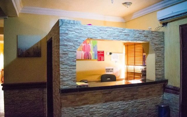 Adesuwa Royal Guest House Ketu