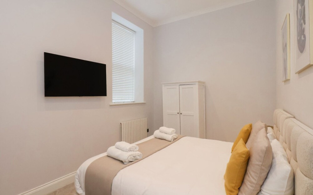 The Salisbury Apartment 106