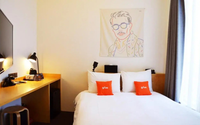 glue Hotel