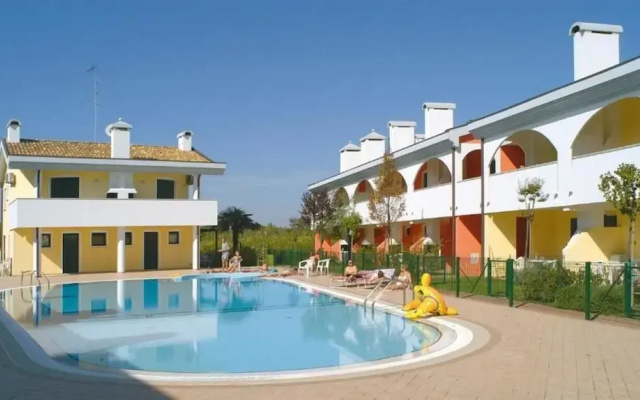 Apartment With Shared Pool for 5 Guests