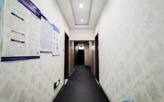 Shuangxin Hotel (Miguli Commercial Center, Midong District, Urumqi)