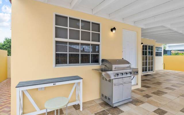 Cute Cozy 3BR Great Location
