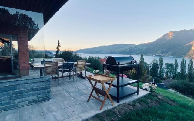 Lakeview Little House